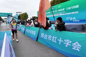 河北邢台马拉松：采访全马运动员，感受体育运动精神 #马拉松视频封面