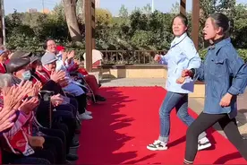 小芳又来到了我院二区为老人们跳舞，同时她的到来也为老人们带来了开心与快乐！#养老院日常 #养老院的真实生活视频封面
