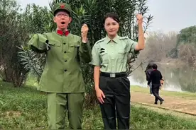 少年时代的我，看着邱少云、黄继光、董存瑞、罗光燮等一系列英雄人物连环画长大，慢慢滋生入伍当英雄的理想，如愿以偿为国戍边近五载，惜之出师未捷身先残。如今后继有人再走从军报国路，足慰初心！ #榜样的力量 #前赴后继 #青出于蓝视频封面