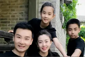 结婚15年啦 弹指一挥间，人己进中年，爱是尊重、是包容、是赞美、是奉献#刘和刚 #战扬 #结婚 #夫妻 #爱情视频封面