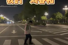 这个就是我的“刘春和”，他也不想要这个命，但又不得不接受这个事实，我想说他就是个正常的成年男性，他游过了孤寂之河到达彼岸，渡入幸福海洋，再渺小那也是完整的他#小小的我#记录真实生活 #海洋饲养员 @电影小小的我（1227版） @易烊千玺.视频封面