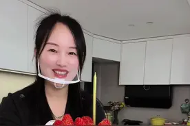 你们不是想知道我做一个蛋糕要多少成本 快来算算 适合冬天吃的巧克力草莓蛋糕#草莓蛋糕 #巧克力奶油蛋糕 #学会快去试试吧🔥视频封面