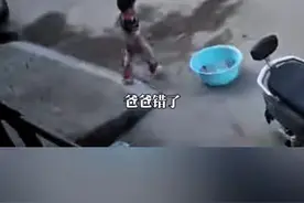 男子叫了老婆一声宝贝，女儿听到后醋意大发…说清楚谁是你的小宝贝视频封面