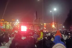 全国人民看看这就是山西晋中介休市，有矿我们放烟花就是这么任性视频封面