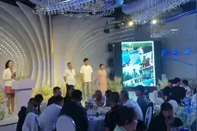 紧张的我手都不知道往那放，好在圆满结束，感谢亲朋好友的光临。视频封面