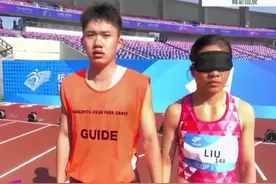 亚残会“全盲女飞人”与新领跑员在百米短跑中以12秒夺冠并破赛会记录！这一刻，他就是她的眼#刘翠青 #杭州亚残运会 #领跑员 @抖音短视频视频封面