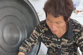 正所谓会的就不难，不会就很难，揽柿子分品种，掌握好水温就特别简单，随随便便就这么一揽，过一夜就能吃了#新农人计划2024 #我的乡村生活 #三农 #秋季的农村生活 #脆柿子视频封面