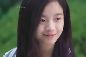 女孩沉睡三年终于醒来，两大校草围绕着她，引来其他女孩的羡慕视频封面