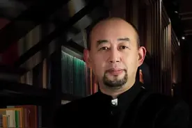 三年前炒房爆雷的余波尚在，以炒菜（炒韭菜）的论调重出江湖，很有蛊惑性。“三万的房子每年涨五百”，算过回报率吗？算了利息吗？#楼市 #认知 #房地产 #城市 #投资视频封面