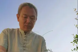 稗米  每天认识一种中药材，今天认识一下稗草。它的成熟的果实就是我们中药中的稗米。稗草是我们稻田里常见的一种杂草。我们常常说的稗官野史，稗耳贩目这些成语中的“稗”原始意义指的就是这种植物。#稗草 #中医中药 #大自然的馈赠