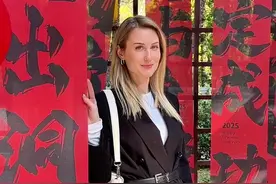 广东没有年味？不可能的！广东人逛集市，在深圳园博园玩太快乐啦#外国人在中国 #新年快乐 #广东 #外国人真会玩视频封面