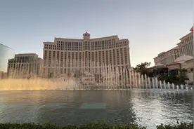 拉斯维加斯著名的百乐宫喷泉，美帝骄奢淫逸，水深火热视频封面