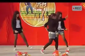 2011年校园元旦文艺汇演，那些年你们追不到的女神。#非主流时代 #8090非主流 #8090的回忆 #看看以前的自己 #再也回不去的青春视频封面