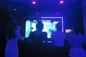 当我知道我闺蜜聊了21个男人那天 我连班也不想上视频封面