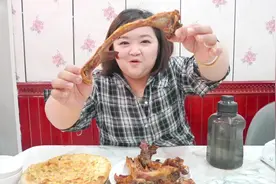 新疆和田架子肉原始方法烤制，100块/公斤，外表干香不腻又好吃视频封面