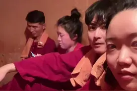 韩国老丈人带中国女婿体验传统汗蒸#千万生活dou来拍 #vlog打卡世界 #韩国人 #中韩情侣 #汗蒸视频封面