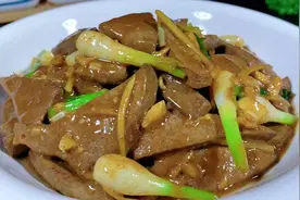 炒猪肝滑嫩不老有诀窍，只需掌握这3步，在家也能做出饭店的味道视频封面