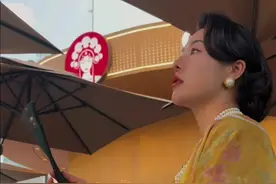 “官渡贵妇”平平无奇的下午茶，喝茶看花，自在自在。#伯牙绝弦天天在一起#云南霸王茶姬#CHAGEETOGETHER#官渡长公主#官腔视频封面
