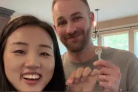 买的新房终于拿到钥匙了& 在美国看急诊初体验，急诊账单让我们傻眼🙄 虽然买了医疗保险，但是急诊还是好贵。而且要等非常久非常久才能看到医生，好在我们是二胎父母，心态比较好，不然真的急死了🥲 Anyway, 有喜有忧的一天。 希望女儿快点好，我已经连续几天没有觉睡了🥲 #美国生活#跨国婚姻#日常vlog视频封面