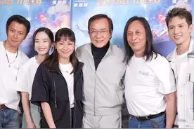 成龙大哥终于有接班人了！！！#电影海关战线#成龙说谢霆锋像年少时的自己视频封面