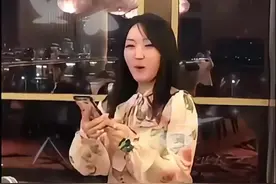 杨钰莹同学聚会清唱民歌震惊四座！网友惊叹，女神歌声依旧，宝刀未老，风采更胜当年啊！#杨钰莹 #人美歌甜 #真人真唱 #清唱 #民歌视频封面