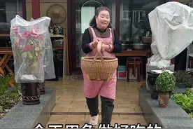 传统酒酿溪流鱼干的做法 朋友们，家乡的溪流鱼，经过时间的风干，搭配上传统工艺的酒酿，融合在一起的酒酿鱼干，这个传统的做法我把每个细节都分享给大家看看视频封面