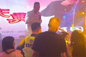 唯有此刻，放手才能自救 #人生没谁可以依赖粤语版 #阿国哥 #演出现场