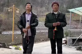 一首家人们强烈要求演奏#刀郎 老师的歌曲#西海情歌 旋律优美动听，父子散装#唢呐 和#电吹管 合奏。#热门音乐🔥 大家觉得谁吹的更好听。视频封面