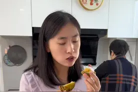 炸茄盒好吃呀…一口香，重点就是调面糊…这个面糊学会了，过年炸带鱼，干炸鲜蘑，都好吃😋#炸茄盒#给家人做美食 @抖音短视频  #记录真实生视频封面