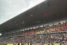如今的F1，有了更多中国人的身影。不仅仅诞生了首位F1车手周冠宇，还有更多的中国人在车队的工程和市场团队中工作。  像雷诺Alpine车队，应该是中国人最多的F1车队，7个中国员工。而整个F1圈子里，也已经有30-50名中国人。  以前F1是欧洲人的游戏，如今中国人也能在这一赛事中占据一席之地了。  #f1中国大奖赛 #f1 #周冠宇 #雷诺 #F1视频封面