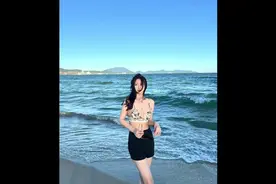#泳池拍摄 #游泳正常穿搭无不良引导 #泳池性感美女 海边的美人鱼视频封面