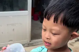 破茧成蝶 原来蝴蝶是这么来的…#vlog日常 #让宝宝享受探索世界的乐趣 #人类幼崽迷惑行为大赏 #回村后的人类幼崽视频封面
