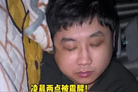 谁家狗睡觉打呼噜还放屁啊#傻狗的日常 #动物的迷惑行为 #被小狗治愈的一万个瞬间 #铲屎官的乐趣 #建议大家养只没用的东西在家里视频封面