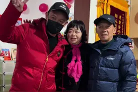 多少年来，曾文豪的妈妈为了寻找曾文豪，吃了很多苦，也给我们这个群体做到了老大姐的榜样。在帽子叔叔的帮助下，曾文豪找到了，大姐一家总算苦尽甘来。祝福大姐一家团圆！ #杜后琪 #杜小华 #亲爱的原型只剩杜小华未找到孩子 @寻子成功曾文豪四川 @王论大数据视频封面