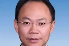 程京，安徽安庆怀宁人，现任民建中央副主席，生物芯片北京国家工程研究中心主任，博奥生物集团有限公司董事长兼技术总监，清华大学医学院教授、博士生导师。 视频封面