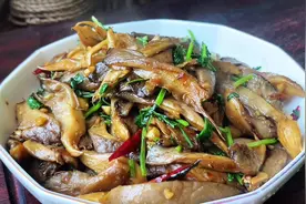 平菇这样做真的比肉都好吃#平菇的家常做法 #美味下饭菜视频封面