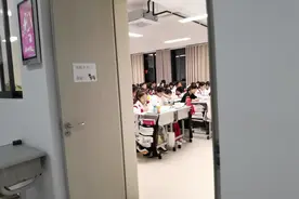 高一家长看看你们的孩子上晚自习有多优秀，我觉得自己是隐形进门视频封面