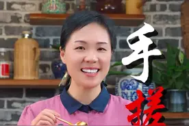 手搓冰粉的做法 姐妹们，热辣辣的夏天，您也和我做上一道清凉解暑的手搓冰粉，冰冰凉凉，Q弹爽滑，而且做法特别简单，新手小白都能轻松做出来#手搓冰粉#冰粉#夏季凉茶视频封面