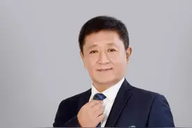 19岁女大学生，被网约车司机拖拽下车后续。网约车账号，被永久封禁。 #嘀嗒出行通报女大学生高速上被司机拖拽下车 #网约车 #曝光台 #嘀嗒出行回应女乘客被扔高速 #网约车那点事视频封面