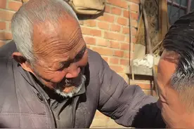 街头遇到百岁爷爷卖东西…尽自己一点微薄力量给老人一点点温暖 #原创视频 #人物故事视频封面