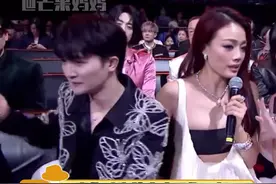 事实证明就算是四个人一起，尴尬也不会转移，只会加倍…#王嘉尔 #周深 #容祖儿 #gai #微博音乐盛典视频封面