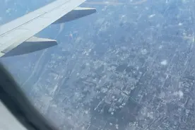 #航拍#西安 回新疆的飞机上，途经西安上空，好美的地方视频封面