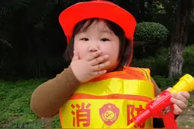 小消防员去救援 #dou上热门 消防员去灭火了#dou剧场 #儿童搞笑视频 #亲子 #1到5岁早教视频封面