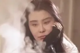 生意爆火！#58岁王祖贤在加拿大开艾灸馆  ，本人亲自为顾客服务，当地华人慕名前往打卡：有看到王祖贤，600元人民币/小时，需提前预约#王祖贤  #艾灸视频封面