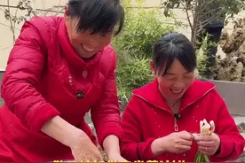 葱油锅盔 陕西乡党都爱吃的锅盔，加上葱油的香味，外酥里嫩，简言太香了。#锅盔这样做才好吃 #锅盔美食做法视频封面