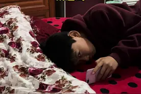 假装跟女朋友打电话恶搞弟弟，小丑竟是我自己😅#内容过于真实 #意想不到的结局 #一加ace3pro视频封面