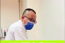 胸椎小关节紊乱会导致后背肩胛骨区域的疼痛，甚至出现胸闷、胸前区疼痛。#医学科普 #颈肩腰腿疼 #骨科医学科普视频 #纯手法