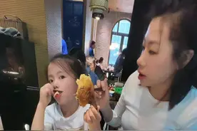 总说不给她夹菜，给你夹菜你也不吃啊@达令视频封面