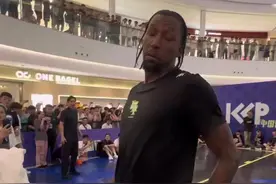 波普百分大战后撤步三分绝杀陈泽文，绝杀前对观众喊：我要收比赛了！#波普中国行 #波普 #虎扑中国行追踪视频封面