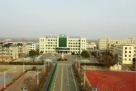 曾经的即墨二中，现在的五中，能回去的是母校，回不去的是青春！